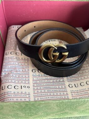 100% Authentic Gucci Black Leather Belt with Beautiful Gold Double G Buckle!